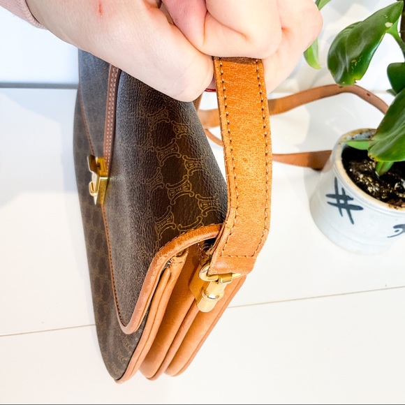 CELINE PARIS - Monogram Leather Crossbody Bag- Vintage Luxury - Authentic - Picture 9 of 16